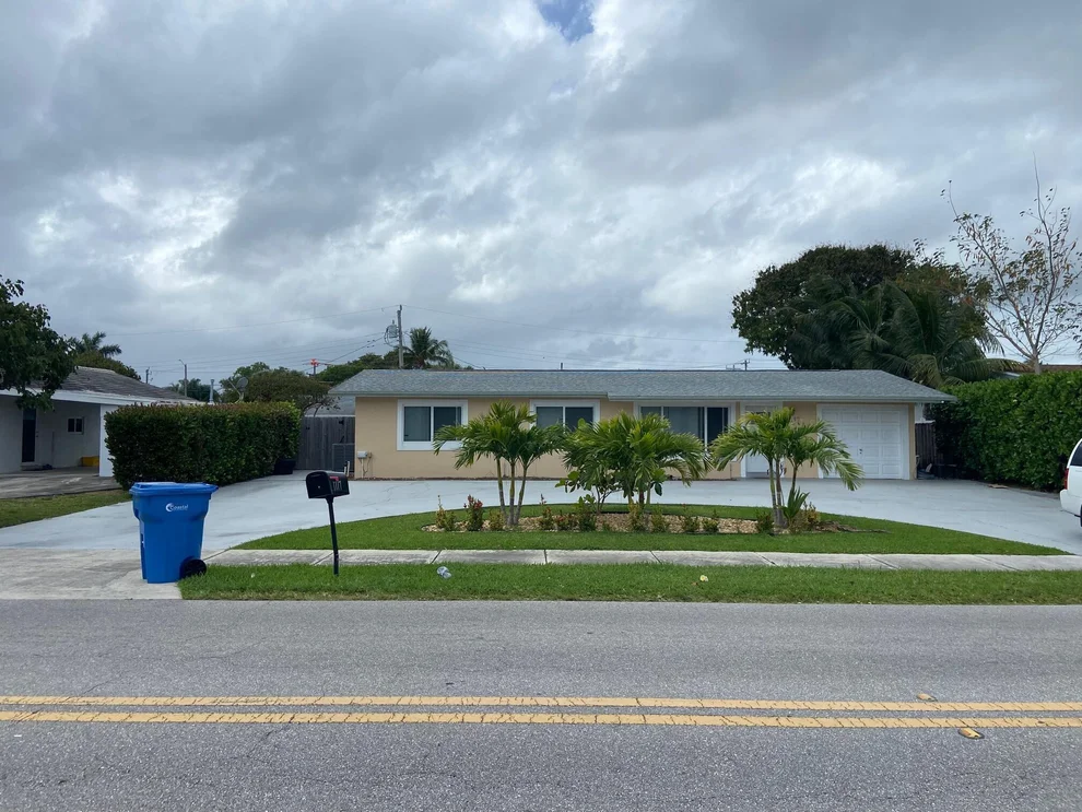Unit for sale at 1117 S Broadway, Lantana, FL 33462