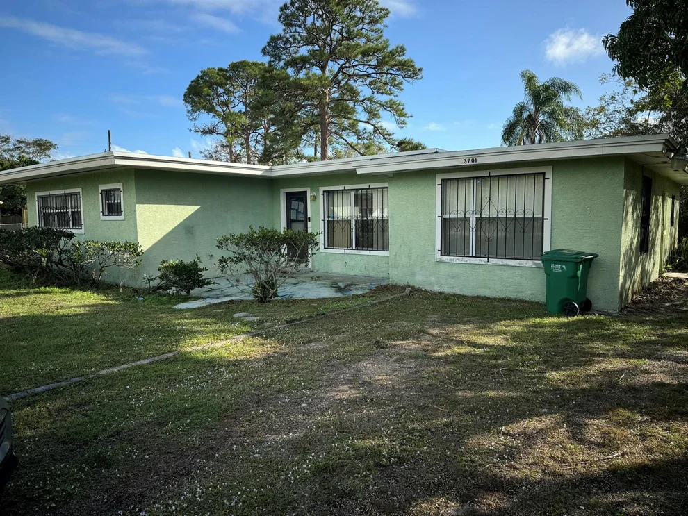Unit for sale at 3701 S Avenue, Fort Pierce, FL 34947