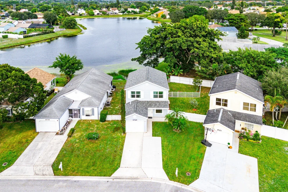 Unit for sale at 4729 Lakeside Circle, West Palm Beach, FL 33417