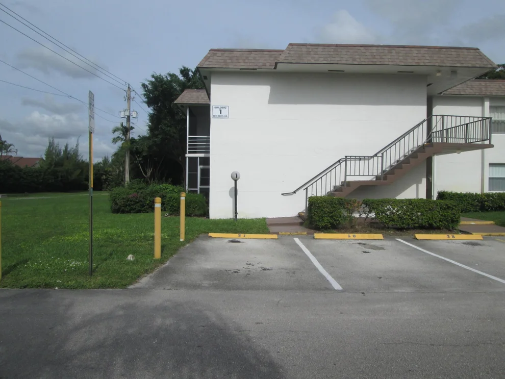 Unit for sale at 500 Davis Road, Palm Springs, FL 33461