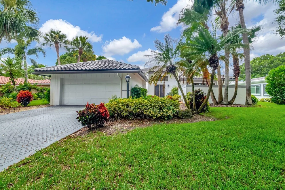 Unit for sale at 5 Oaks Lane, Boynton Beach, FL 33436