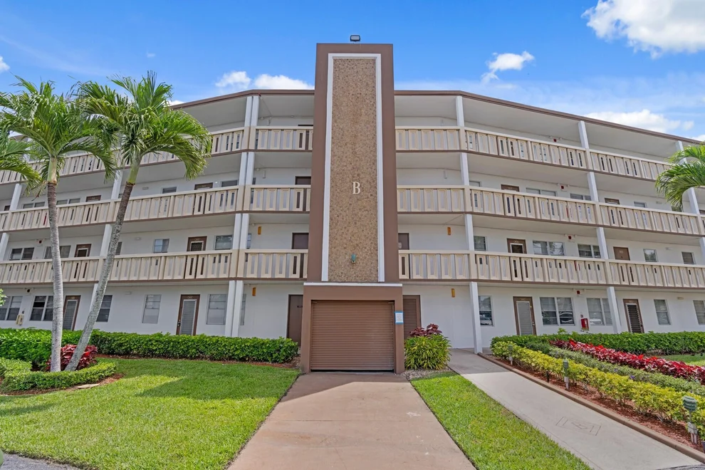 Unit for sale at 2023 Guildford B, Boca Raton, FL 33434