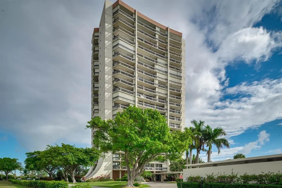 Unit for sale at 2000 Presidential Way, West Palm Beach, FL 33401