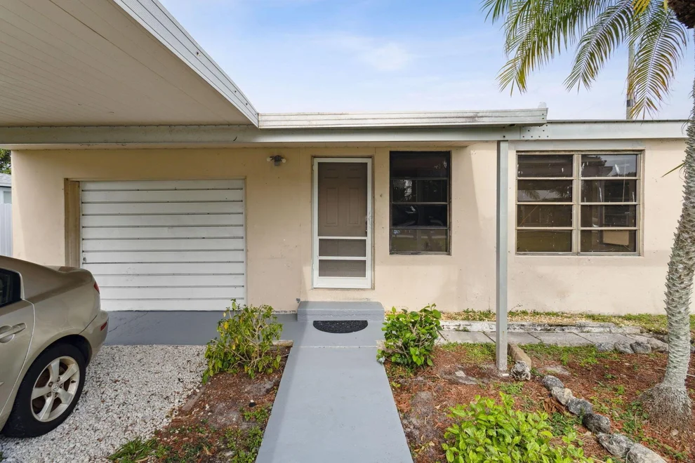 Unit for sale at 3693 Lakewood Road, Palm Springs, FL 33461