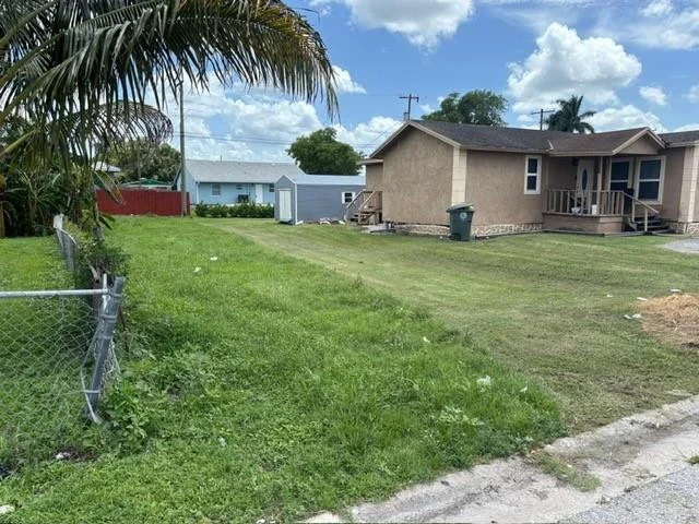 Unit for sale at 525 SW 9th Street, Belle Glade, FL 33430