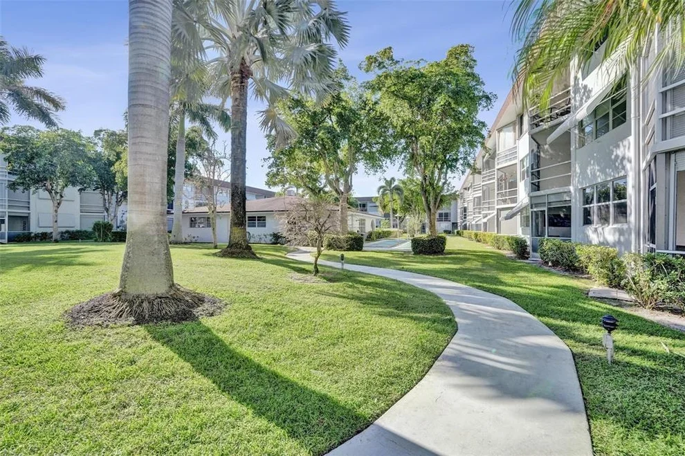 Unit for sale at 400 SE 10th Street, Deerfield Beach, FL 33441