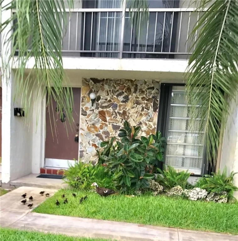 Unit for sale at 5213 SW 40th Avenue, Fort Lauderdale, FL 33314