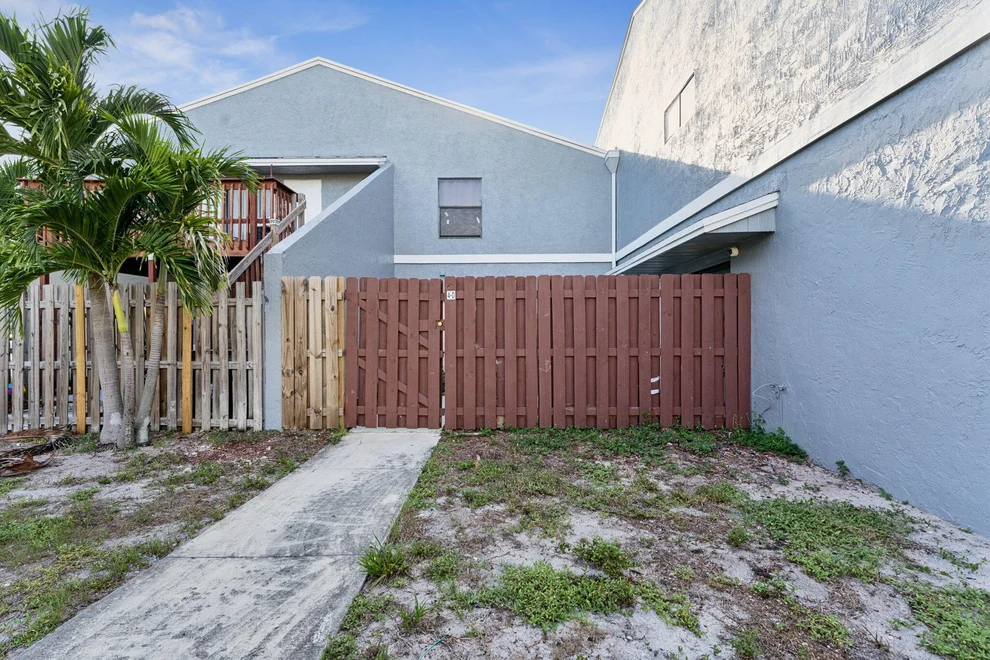 Unit for sale at 4 Crossings Circle, Boynton Beach, FL 33435