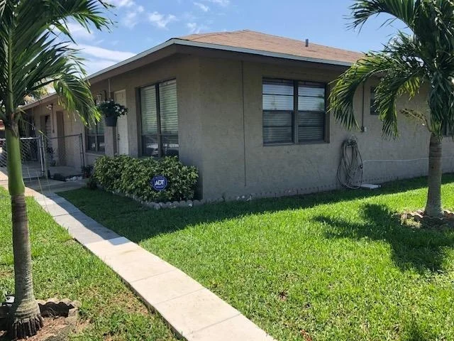 Unit for sale at 835 Andrew Redding Road, Lantana, FL 33462