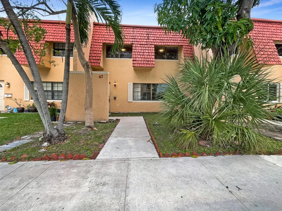 Unit for sale at 43 Ann Lee Lane, Tamarac, FL 33319