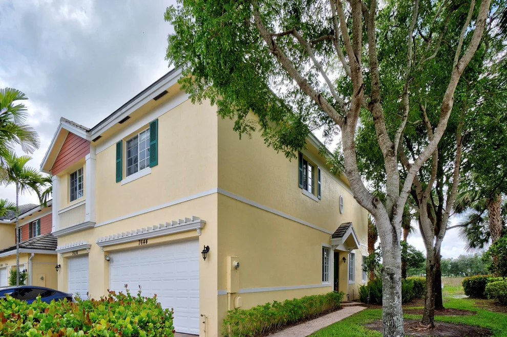 Unit for sale at 7644 Foxcroft Lane, Davie, FL 33328