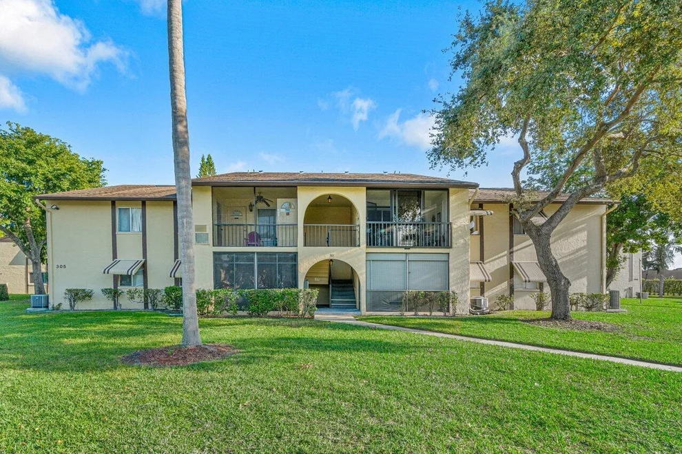 Unit for sale at 305 Pine Ridge Circle, Greenacres, FL 33463