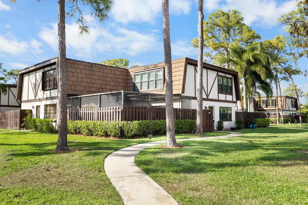 Unit for sale at 109 Weybridge Circle, Royal Palm Beach, FL 33411