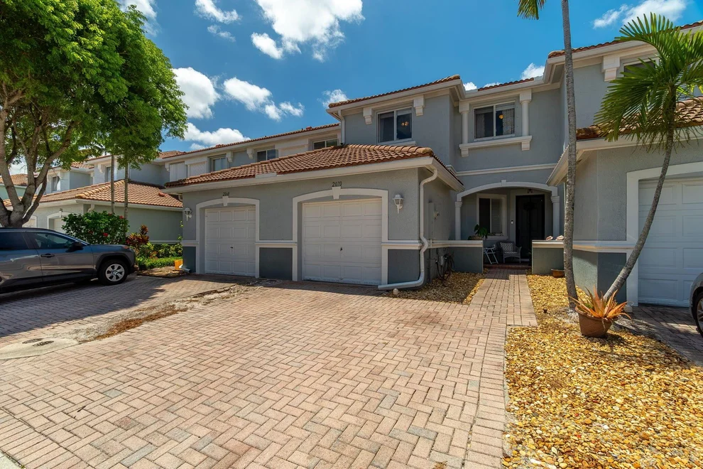 Unit for sale at 2070 Oakhurst Way, Riviera Beach, FL 33404