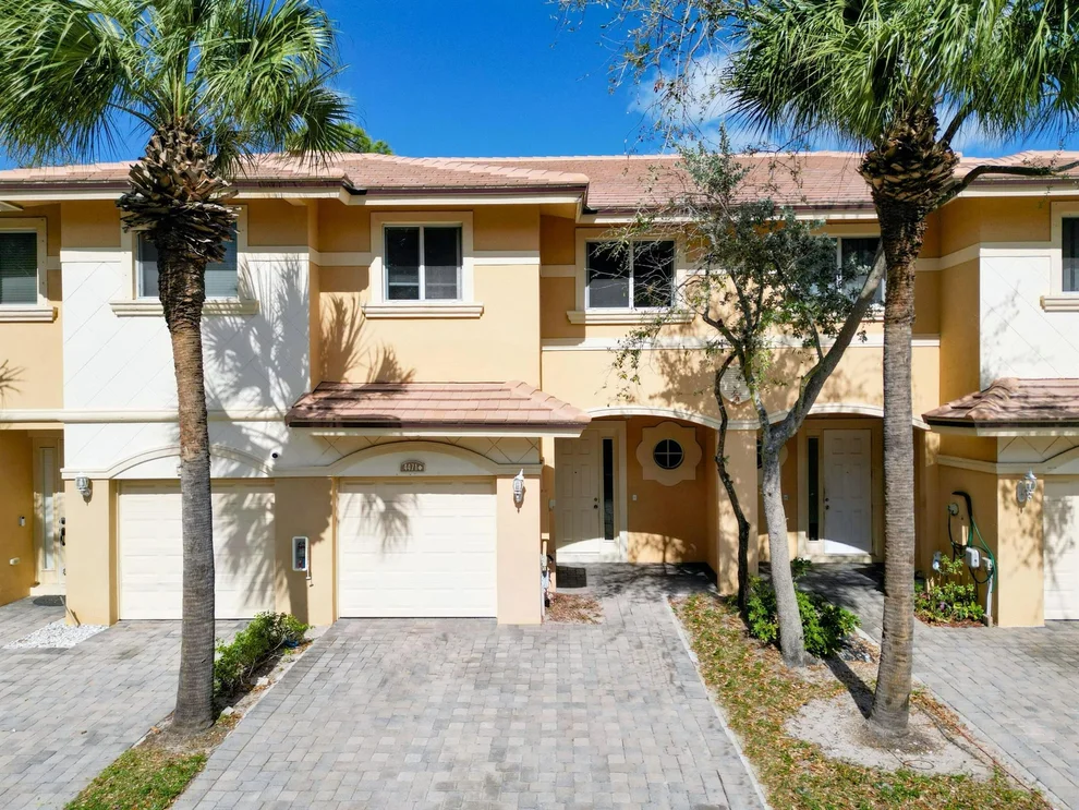 Unit for sale at 4471 Cotswold Hills Drive, Lake Worth, FL 33461
