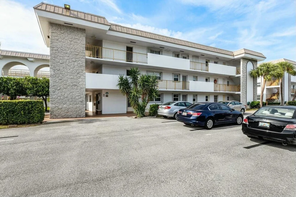 Unit for sale at 5401 NW 2nd Avenue, Boca Raton, FL 33487