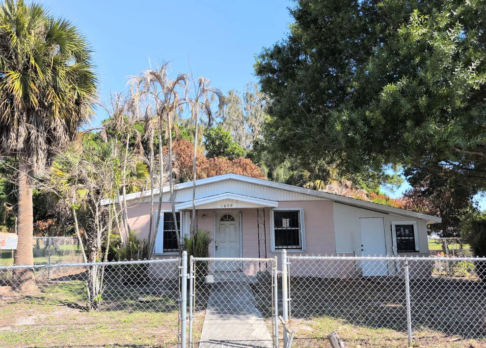 Unit for sale at 1606 Avenue H, Fort Pierce, FL 34950