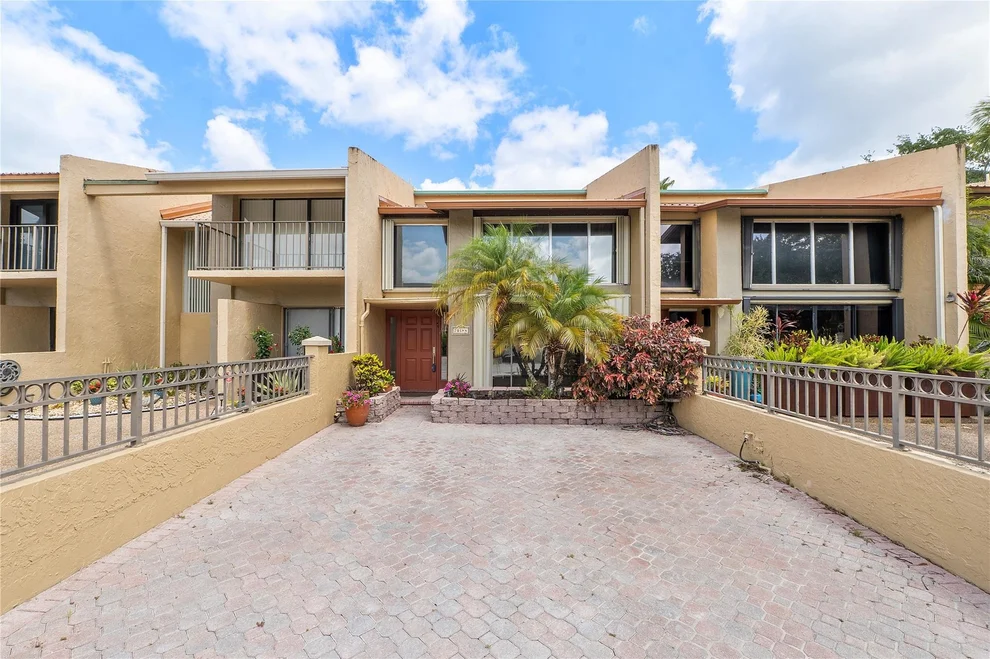 Unit for sale at 701 E Coco Plum Circle, Plantation, FL 33324