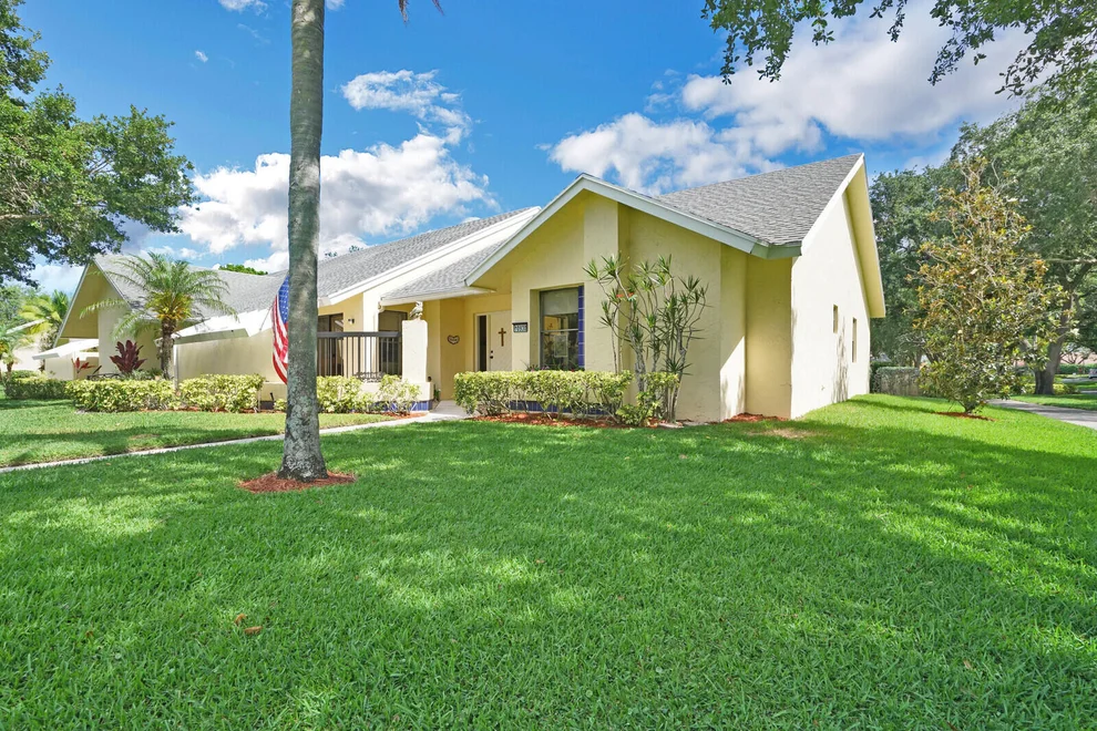 Unit for sale at 10930 Lake Front Place, Boca Raton, FL 33498