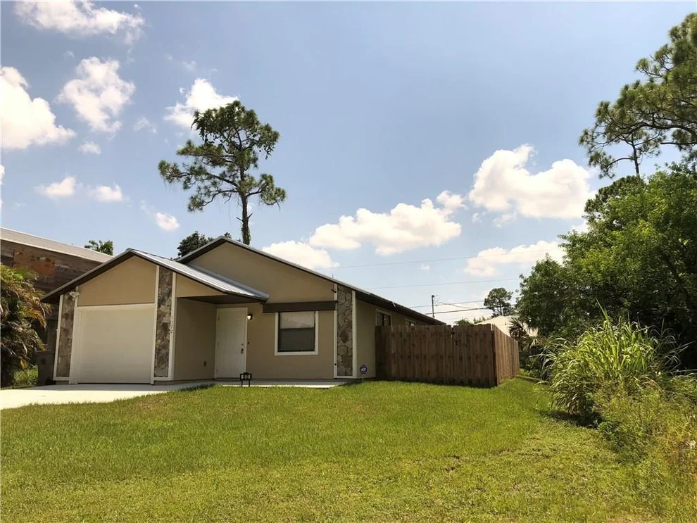 Unit for sale at 1570 18th Avenue SW, Vero Beach, FL 32962