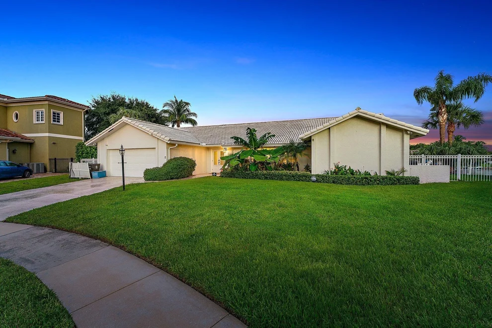 Unit for sale at 2140 Driftwood Circle, Palm Beach Gardens, FL 33410