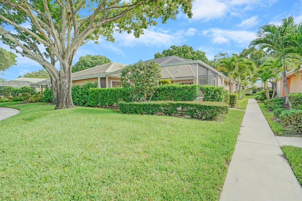Unit for sale at 3003 Lakemont Court, Palm Beach Gardens, FL 33403