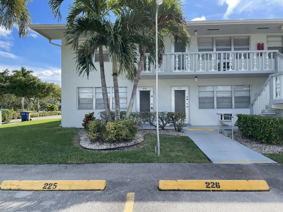 Unit for sale at 216 Windsor J, West Palm Beach, FL 33417