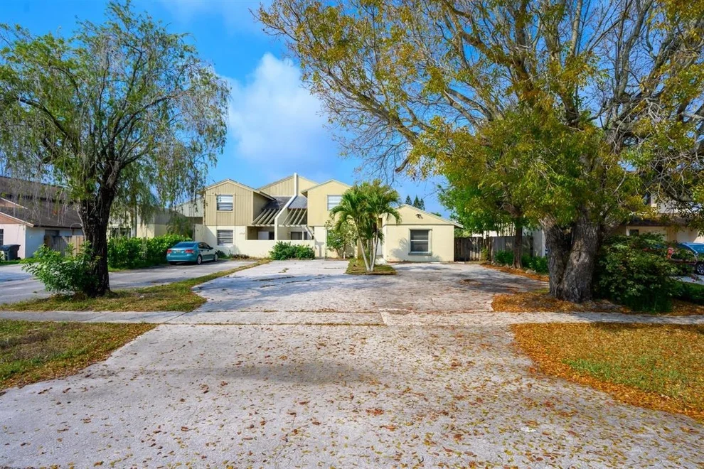 Unit for sale at 1221 The 12th Fairway, Wellington, FL 33414
