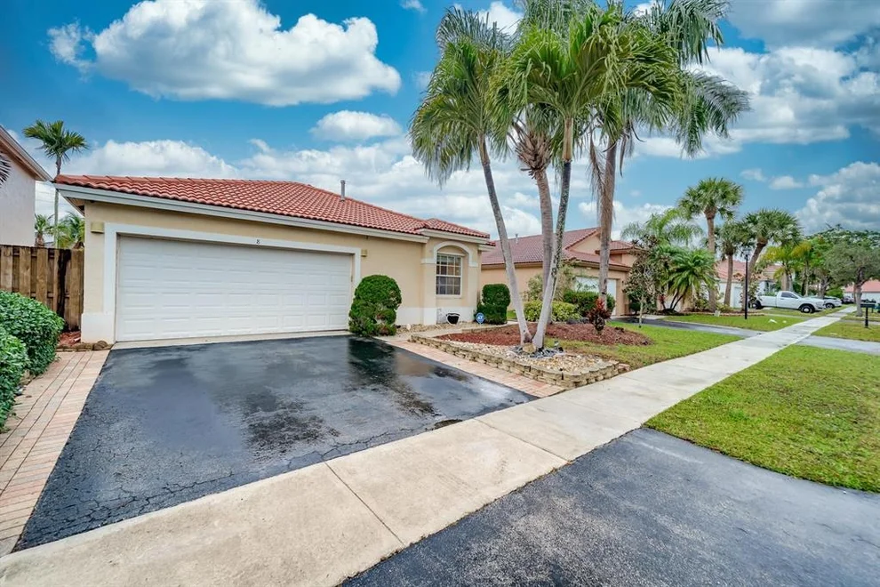 Unit for sale at 8 Gables, Weston, FL 33326
