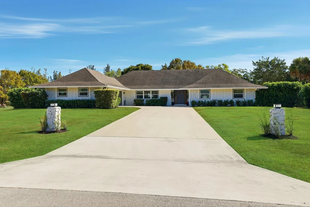 Unit for sale at 624 Whippoorwill Row, West Palm Beach, FL 33411