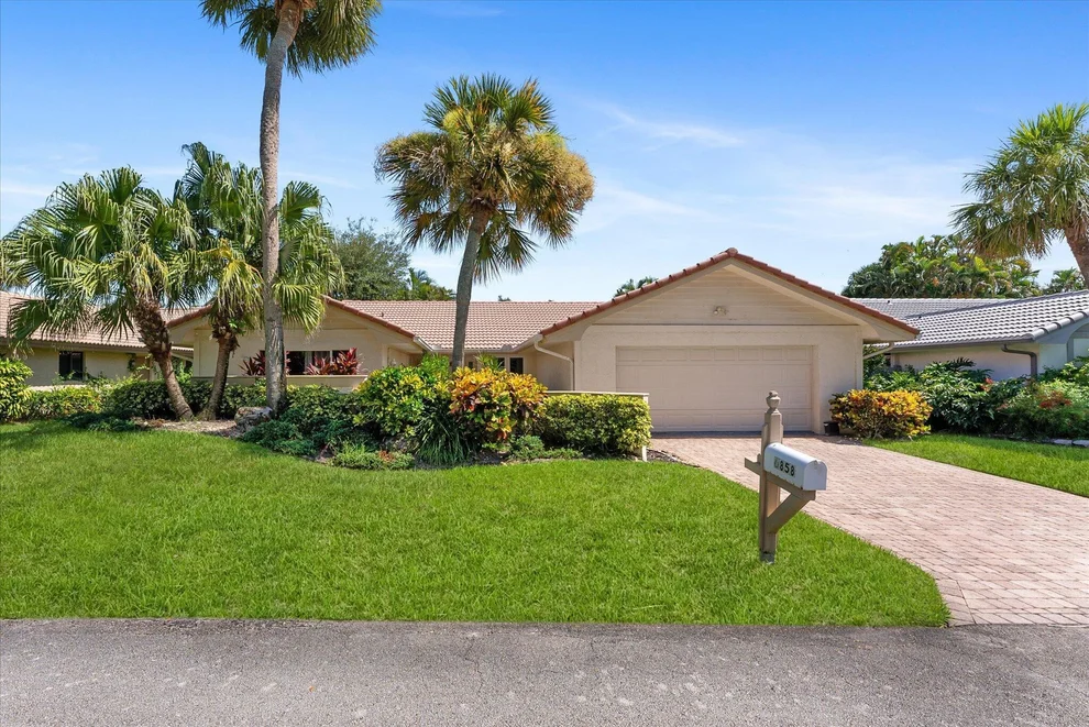 Unit for sale at 6858 Villas Drive W, Boca Raton, FL 33433