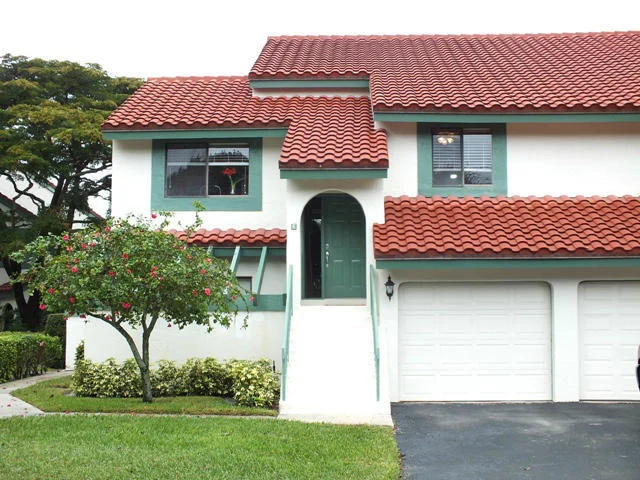 Unit for sale at 3 Lexington Lane E, Palm Beach Gardens, FL 33418