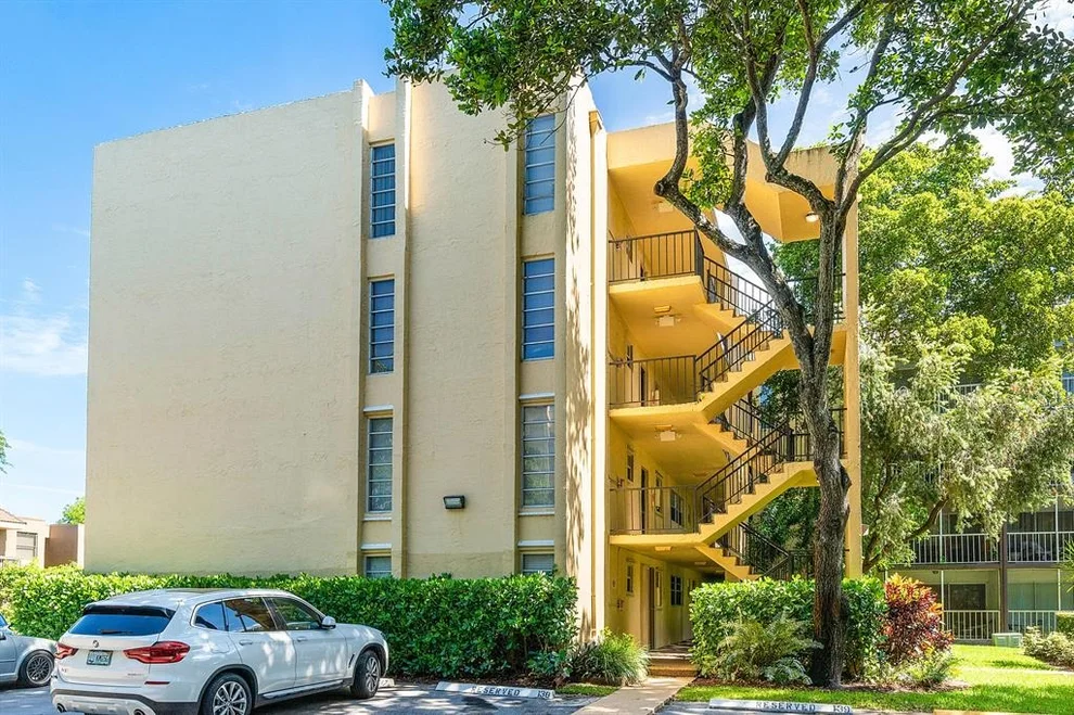 Unit for sale at 483 N Pine Island Road, Plantation, FL 33324