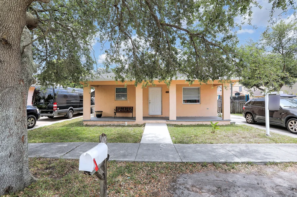 Unit for sale at 4294 SW 56th Avenue, Davie, FL 33314