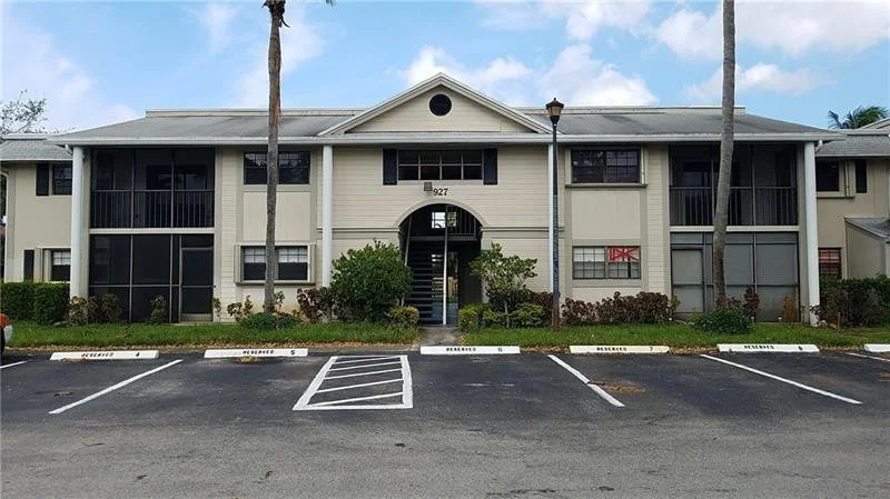 Unit for sale at 927 NE 199th Street, Miami, FL 33179