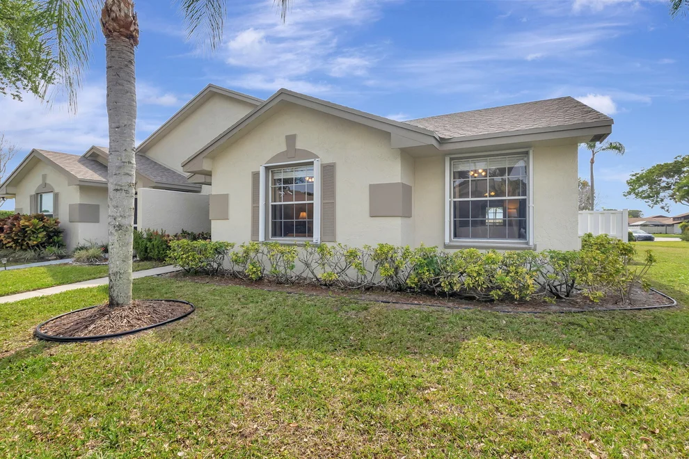 Unit for sale at 9483 Boca Gardens Circle S, Boca Raton, FL 33496