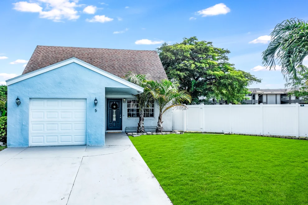 Unit for sale at 5 Whitehall Way, Boynton Beach, FL 33436