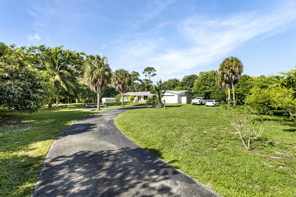 Unit for sale at 5200 Club Road, Haverhill, FL 33415