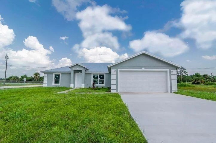 Unit for sale at 824 SE 38th Avenue, Okeechobee, FL 34974