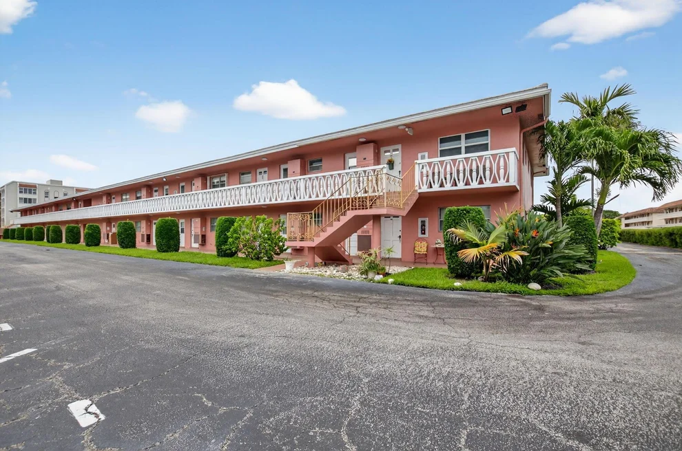Unit for sale at 300 NE 20th Street, Boca Raton, FL 33431