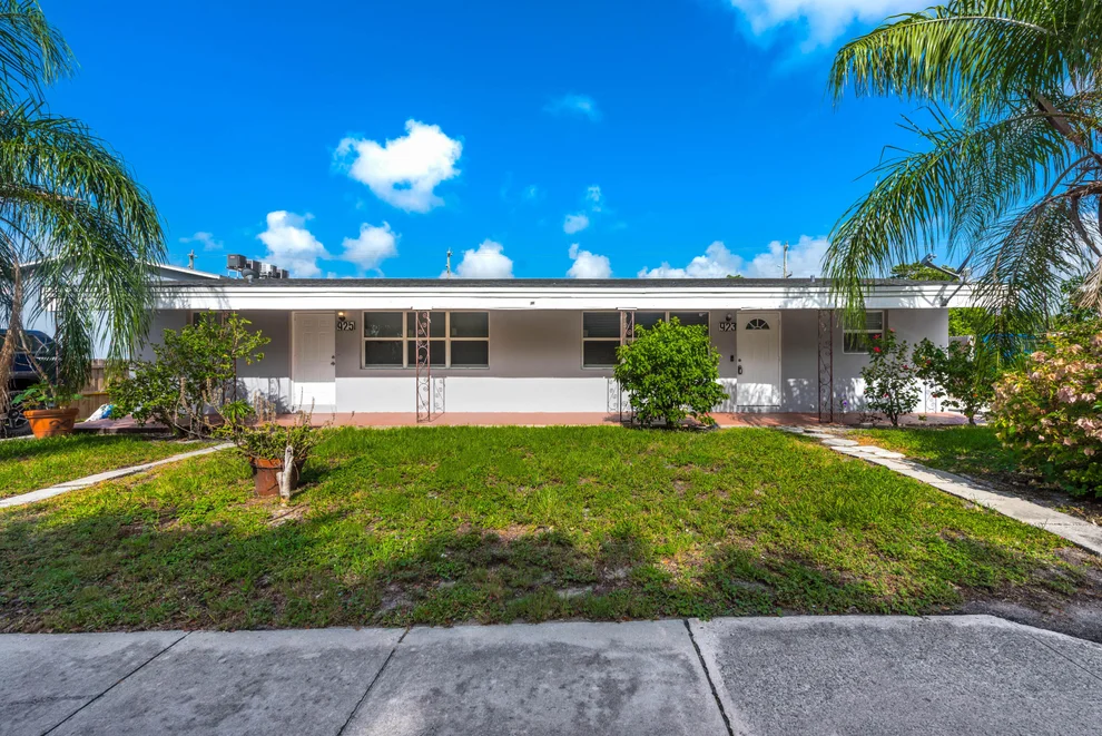 Unit for sale at 925 S Pine Street, Lake Worth, FL 33460