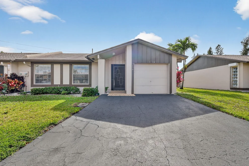 Unit for sale at 5404 Viburnum Circle, Delray Beach, FL 33484
