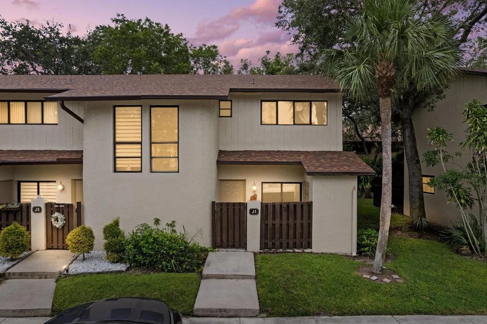 Unit for sale at 7620 NW 79th Avenue, Tamarac, FL 33321