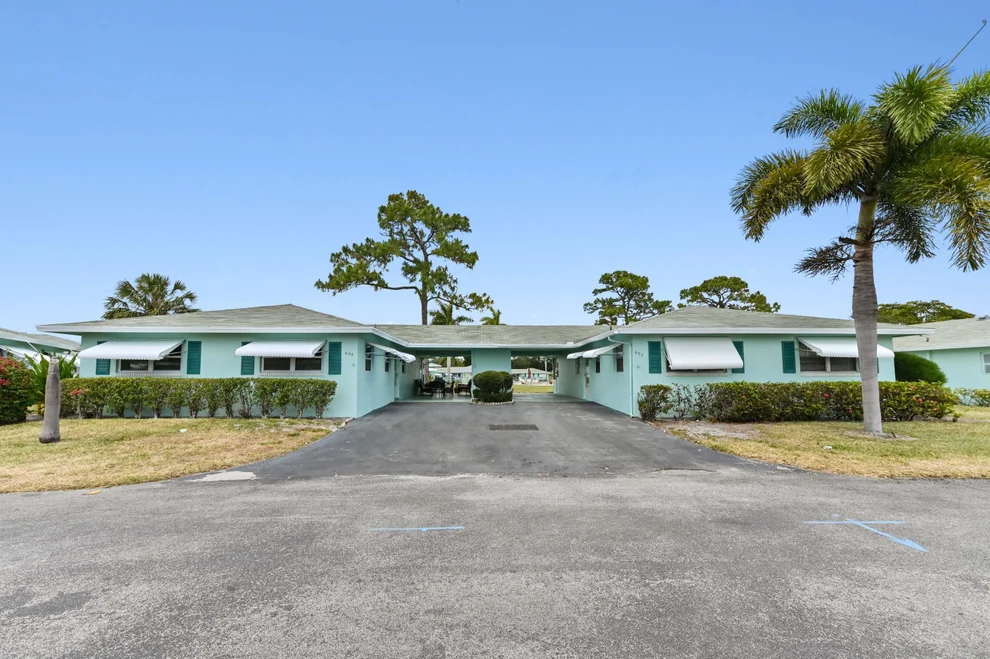 Unit for sale at 604 Hummingbird Lane, Delray Beach, FL 33445