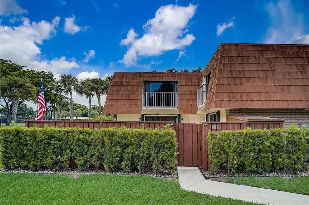 Unit for sale at 327 Buttonwood Lane, Boynton Beach, FL 33436