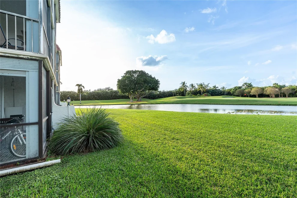 Unit for sale at 9611 N Hollybrook Lake Drive, Pembroke Pines, FL 33025