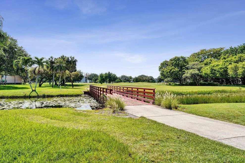 Unit for sale at 9430 Tangerine Place, Davie, FL 33324