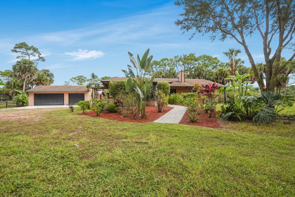 Unit for sale at 17039 67th Court N, The Acreage, FL 33470