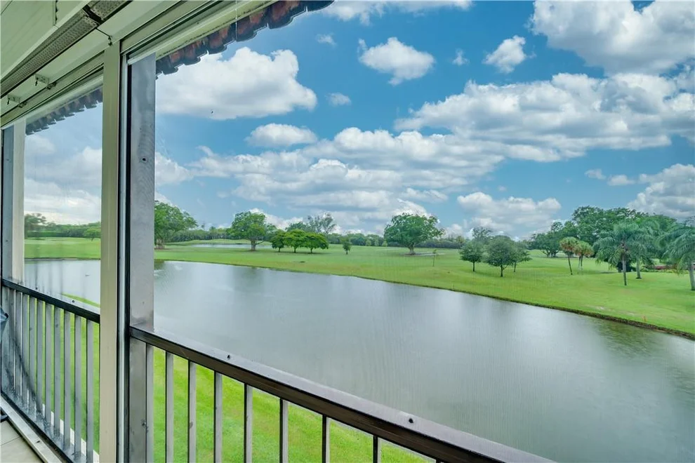 Unit for sale at 9923 S Hollybrook Lake Drive, Pembroke Pines, FL 33025
