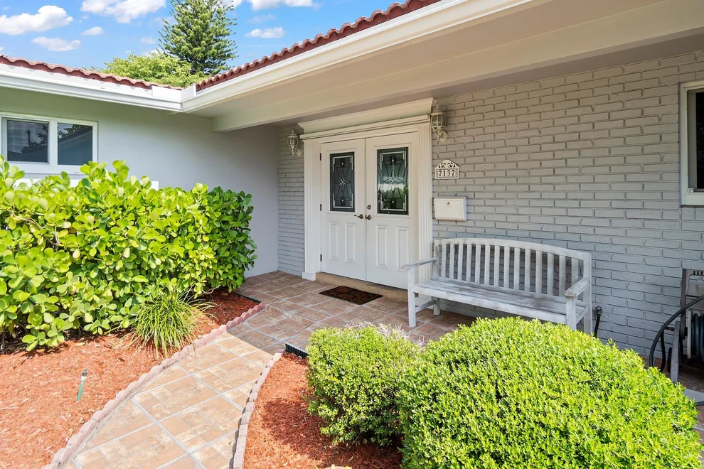 Unit for sale at 7137 E Tropical Way, Plantation, FL 33317